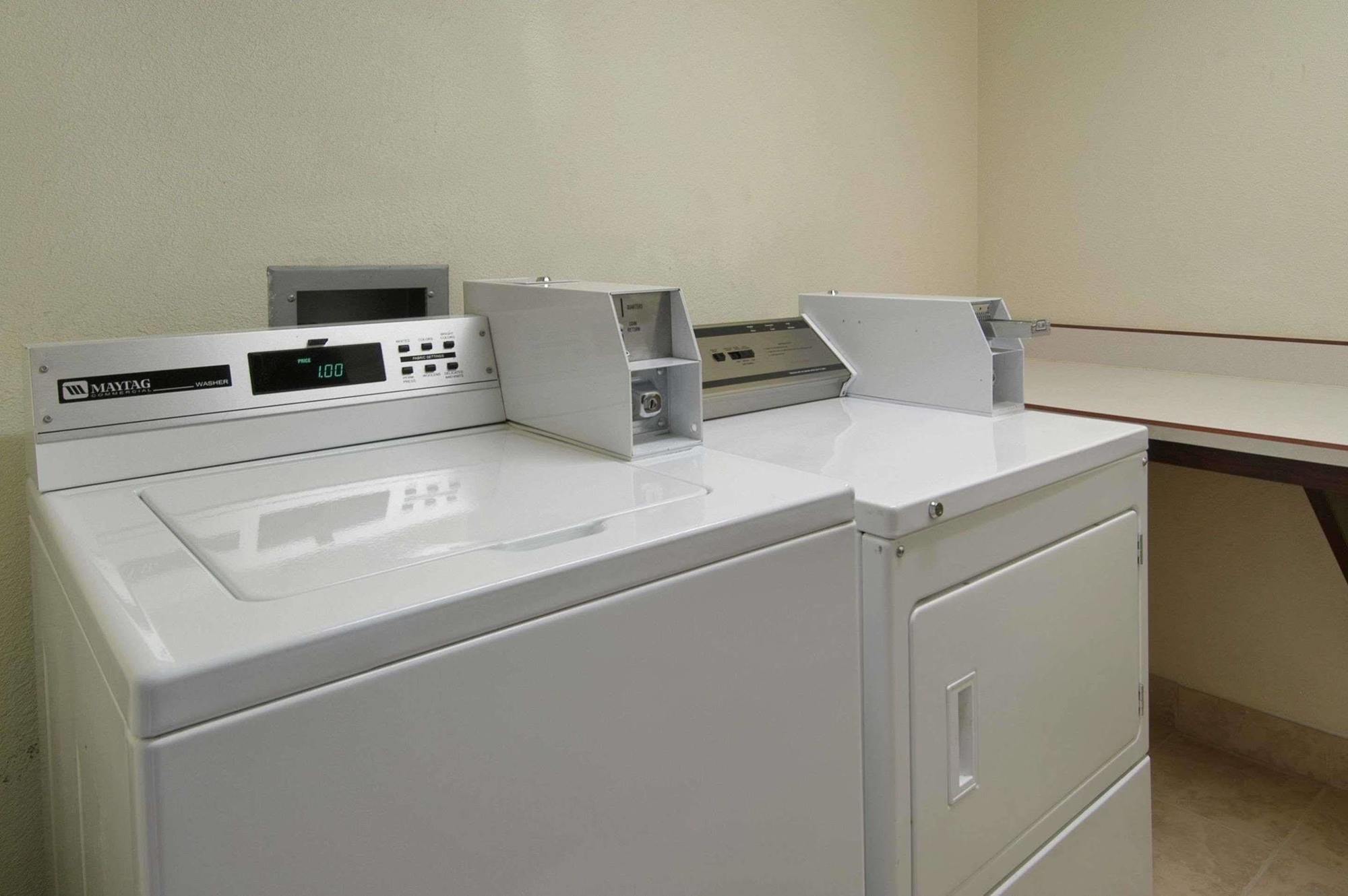 Super 8 By Wyndham Baker City Facilities photo